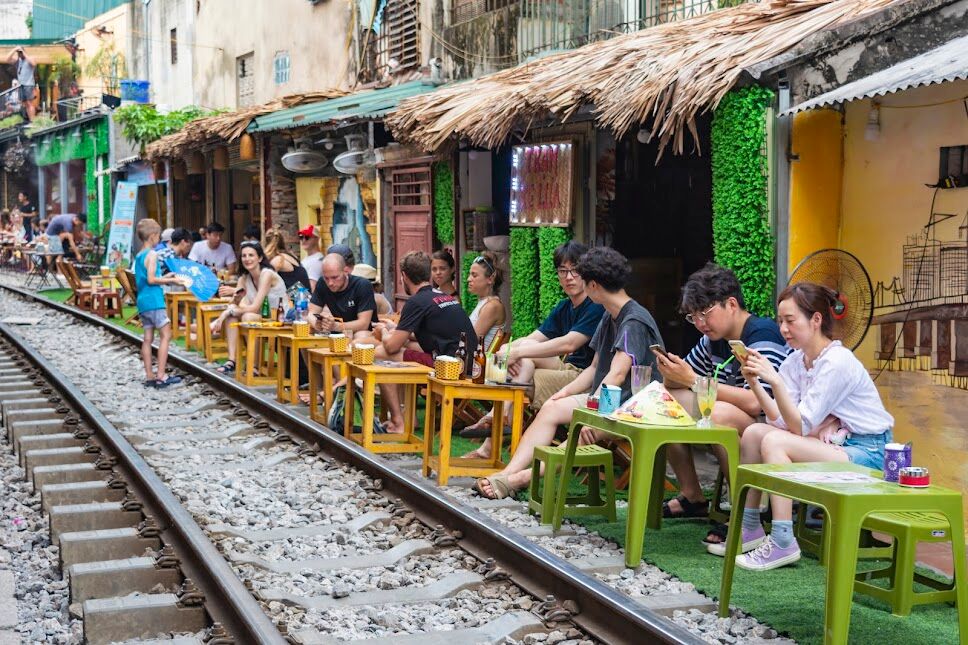 Ca Phe Duong Tau - Coffee at Hanoi Train Streets - Learn Hanoi’s cultural legacy with expert insights
